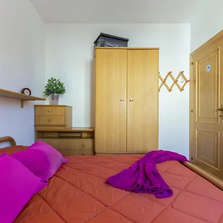 Red Passion Beach Apartment